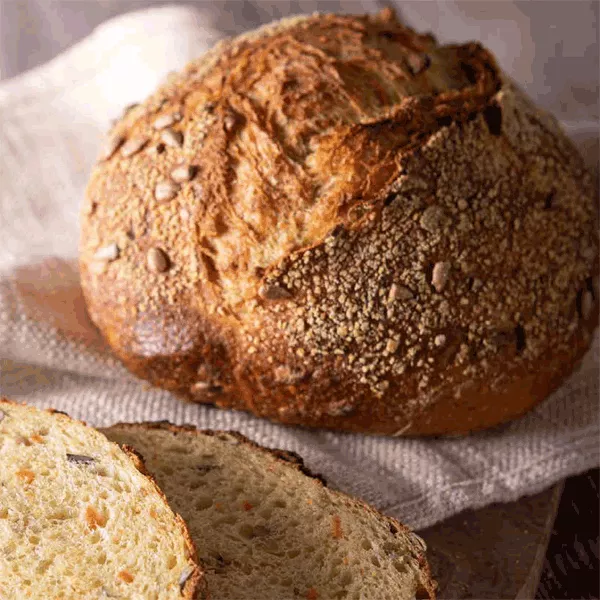 Brot des Monats April - Karotten-Maisbrot